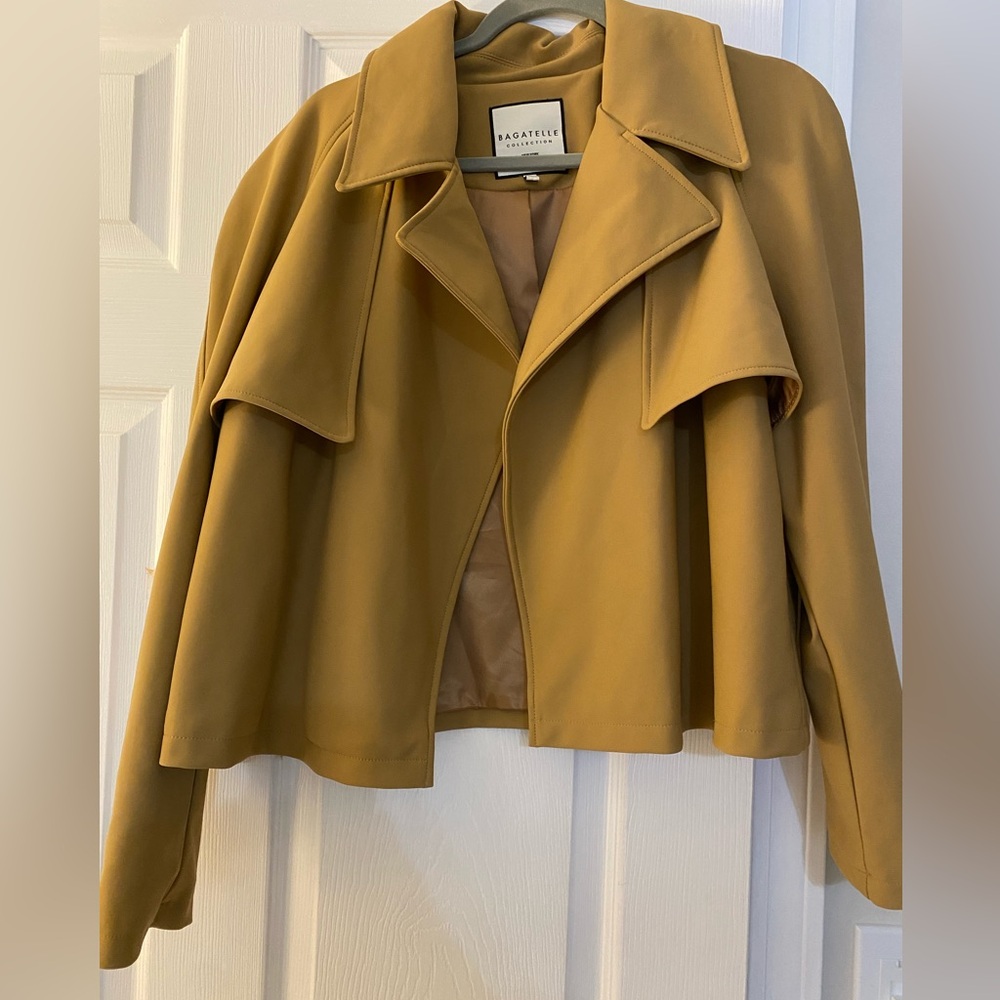 Bagatelle Collection cropped trench coat, camel, nylon material, size XL